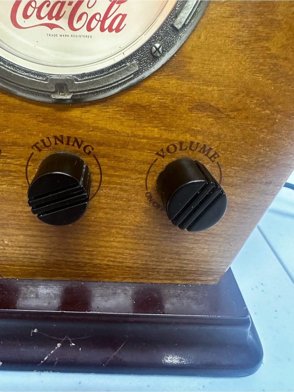 Coca Cola Red and Wood-Tone Tabletop Radio Accent Read Description - Picture 4 of 10